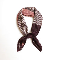 プリーツ加工幾何ブロック柄スカーフ 2021AW売れ筋トレンド新作