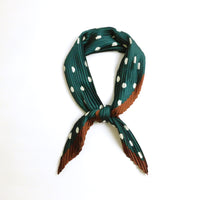 プリーツ加工水玉柄スカーフ 2021AW売れ筋トレンド新作 薄手細幅