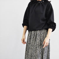 秋から春まで着られる!大人のほの甘かわいい衿元パールプルオーバー asone femme アズワンファム