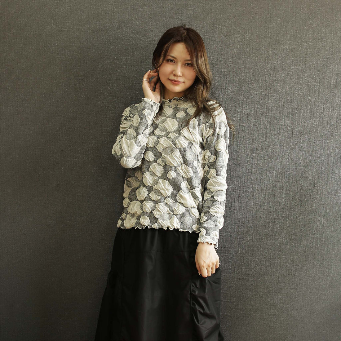 長袖  ドット柄 凹凸感のあるジャガード　トップス レディース